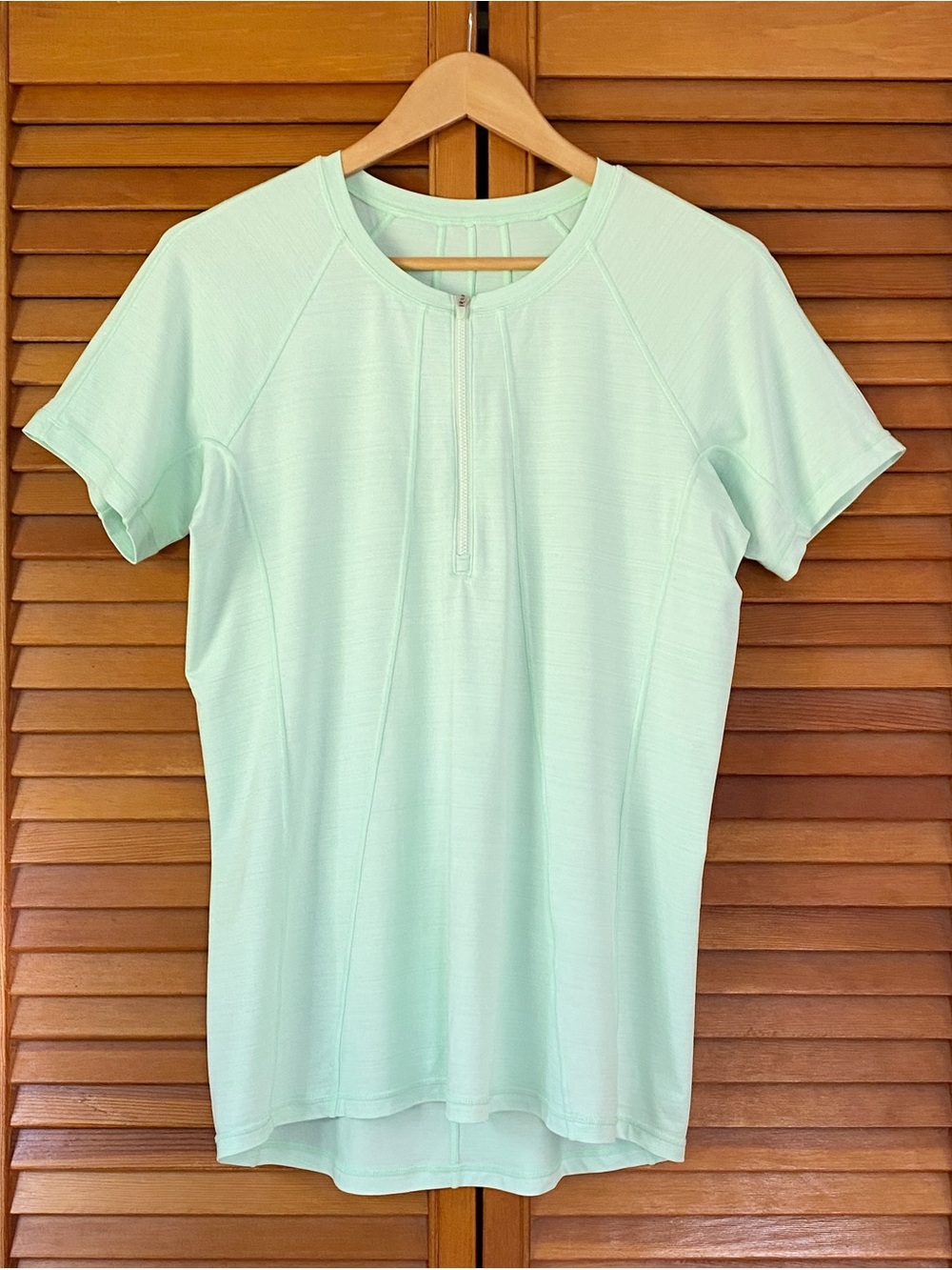 Athleta Pacifica Women Size Large UPF Tee Swim Surf Top 1/2 Zip Back Pocket